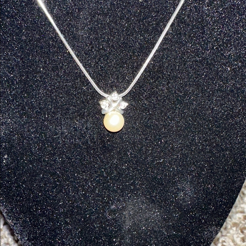 Vtg Avon silver-tone pearl and crystal pendant - Picture 2 of 3